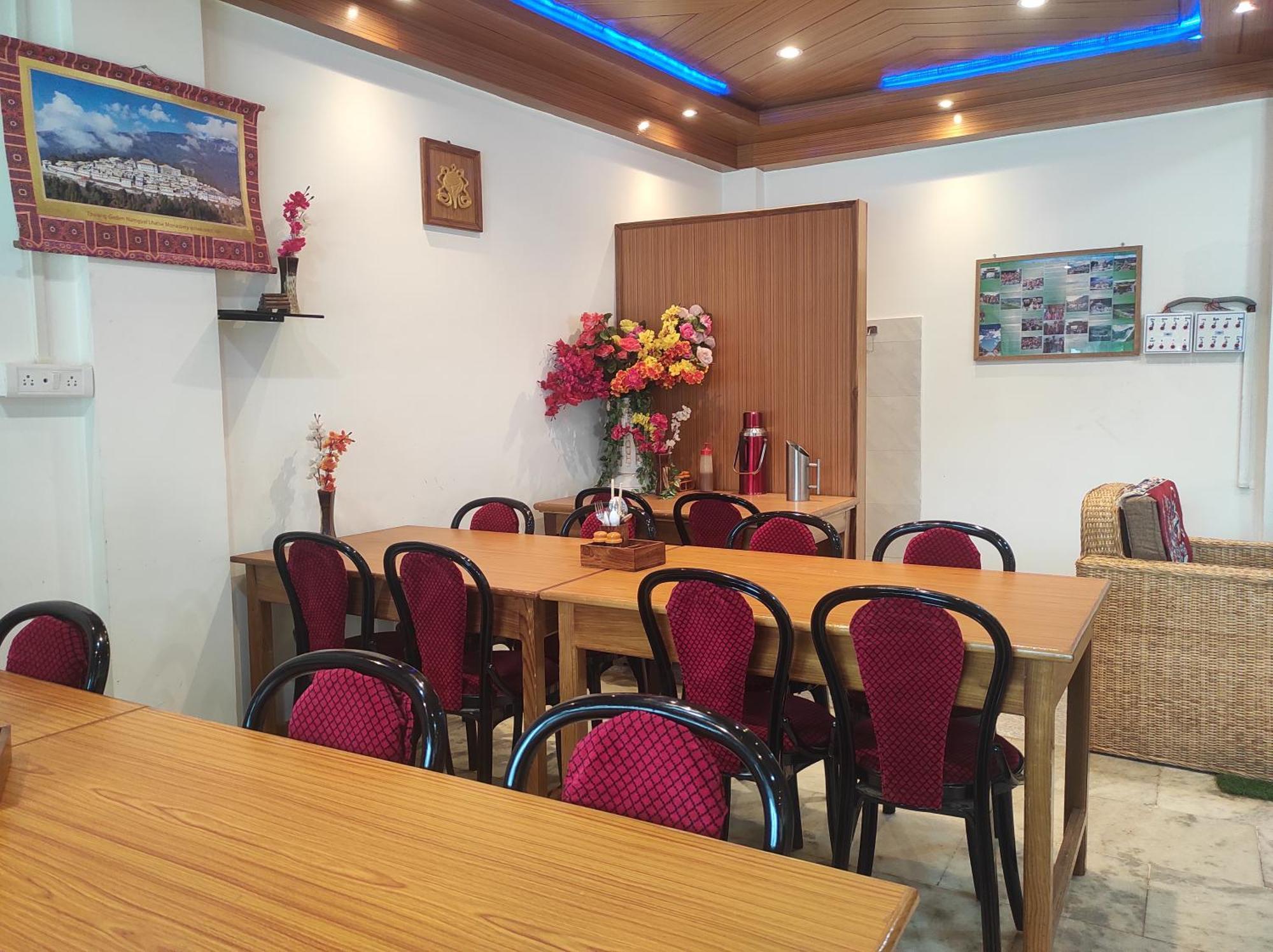 Hotel Tawang Regency Exteriér fotografie